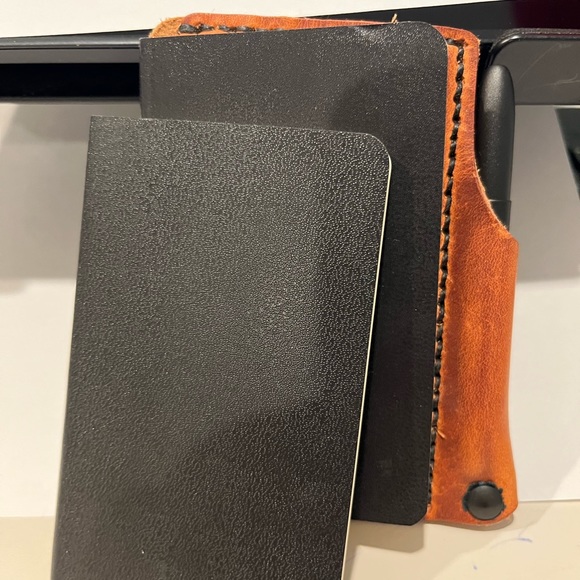 Beautiful hand stitched leather pocket sized note pad and/card holder with pen. - Picture 6 of 6